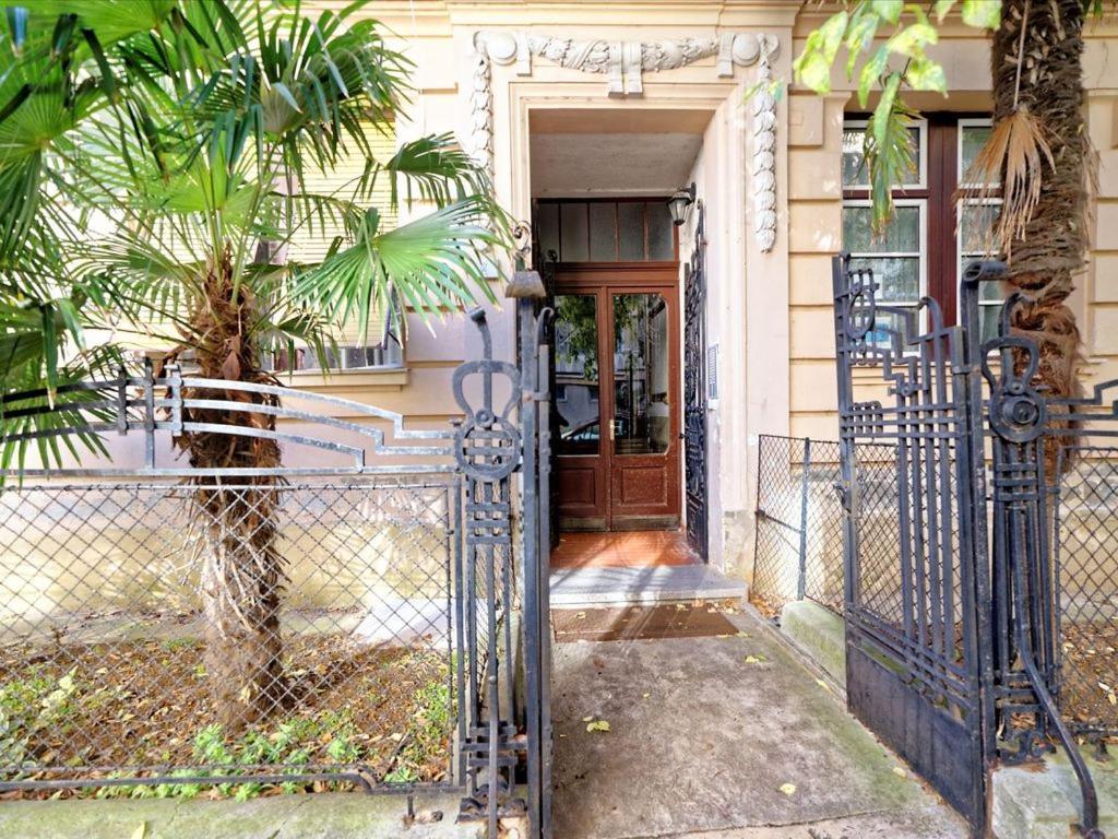 Historic Appartements "Villa Münz" 2 Пула Екстериор снимка